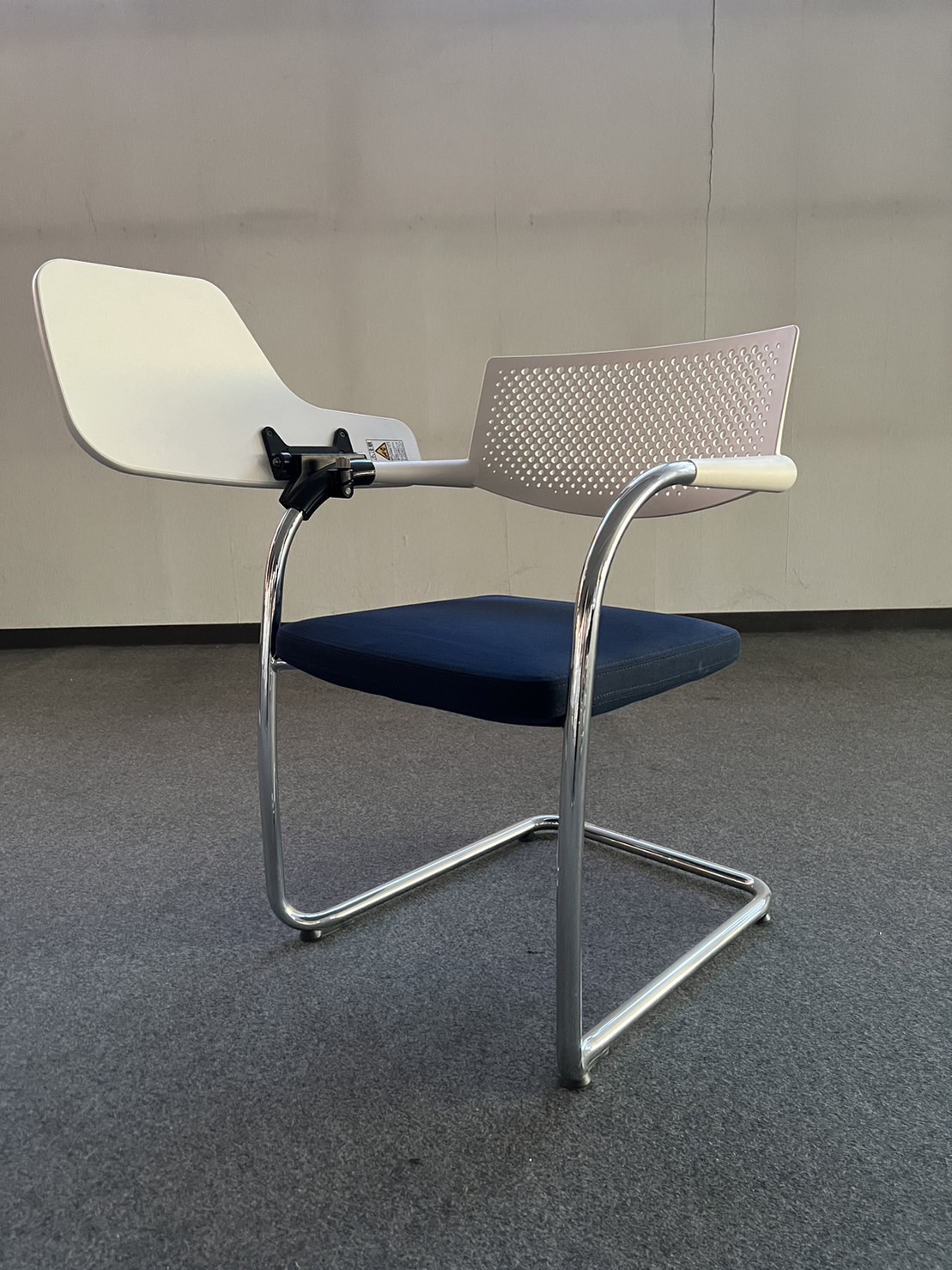 【中古】ビザビチェア vitra/ヴィトラ スタッキングチェア 397223