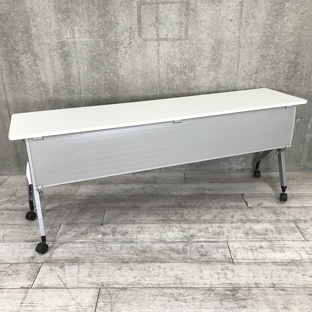 使い勝手が非常に良いW（幅）1800mm　サイドスタックテーブルが入荷！　イトーキ製 スクートシリーズ
                        スクート
                                    中古
            