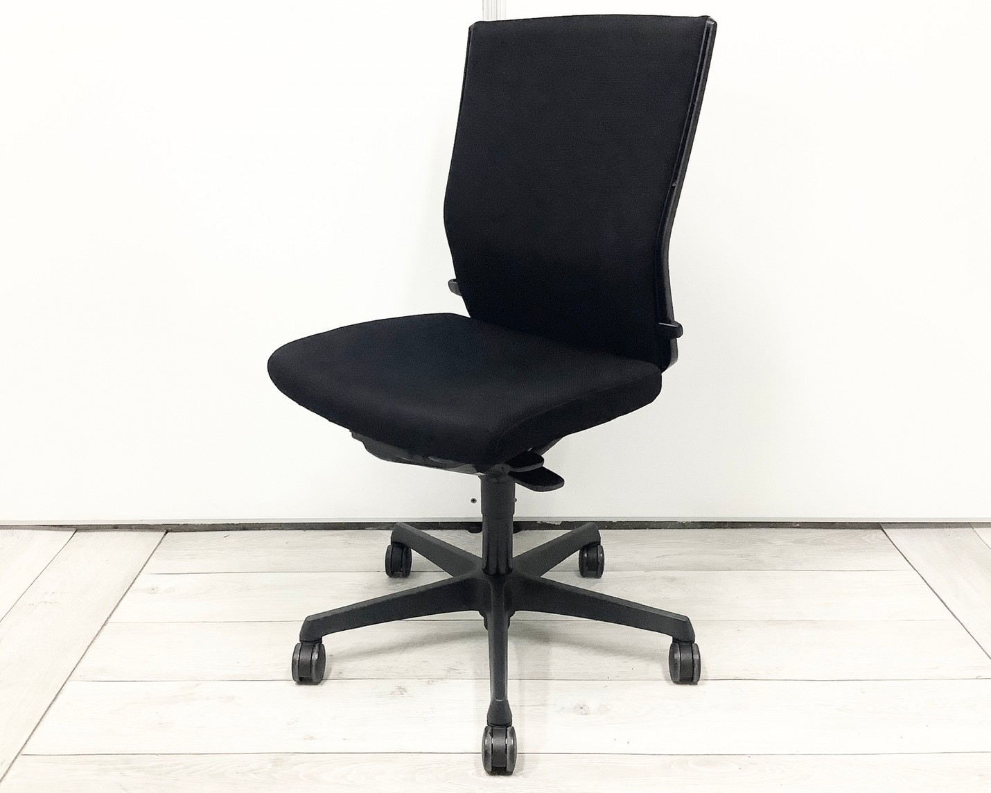 大人気／定番　◆Okamura／オカムラ　◆ESCUDO／エスクード ※横浜本店撮影画像※
                        エスクード
                                    中古
            