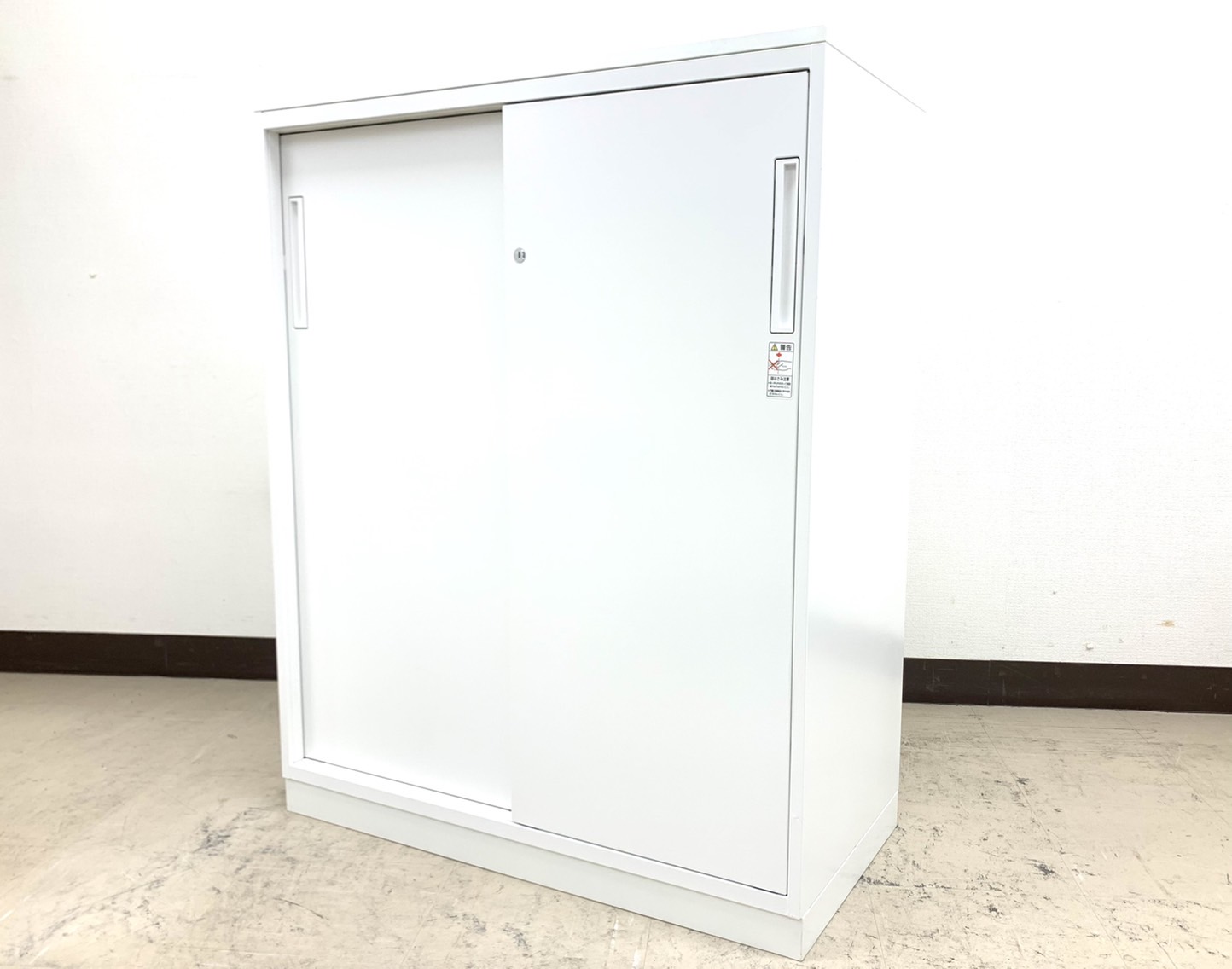 【鍵付き】Aランク状態良好！みんな大好きオフィス超定番引違タイプ扉※天板付きオールホワイト◆コクヨ製【RP】
                        エディア
                                    中古
            