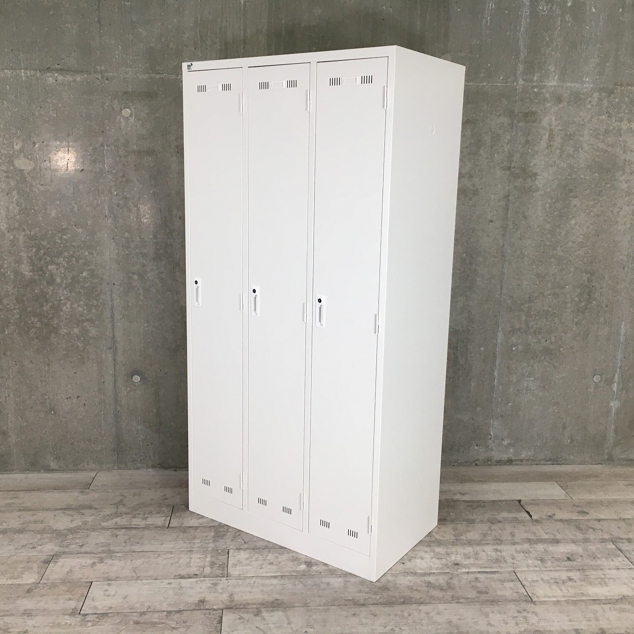 【新品が入荷！即日持ち帰りもいけます！】生興（SEIKO）SLKシリーズ　3人用ロッカー　■色：ホワイト
                        ＳＬＫロッカー
                                    新品
            