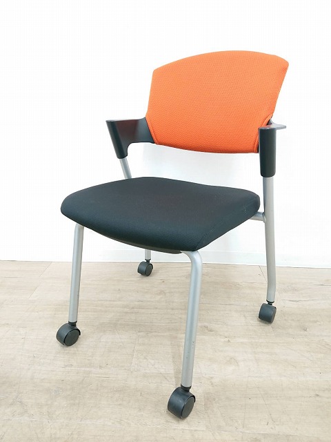 【定価約5万円】【分厚いクッションで長時間でも快適な座り心地】■コクヨ製　プロッティ　スタッキングチェア
                        プロッティチェア
                                    中古
            