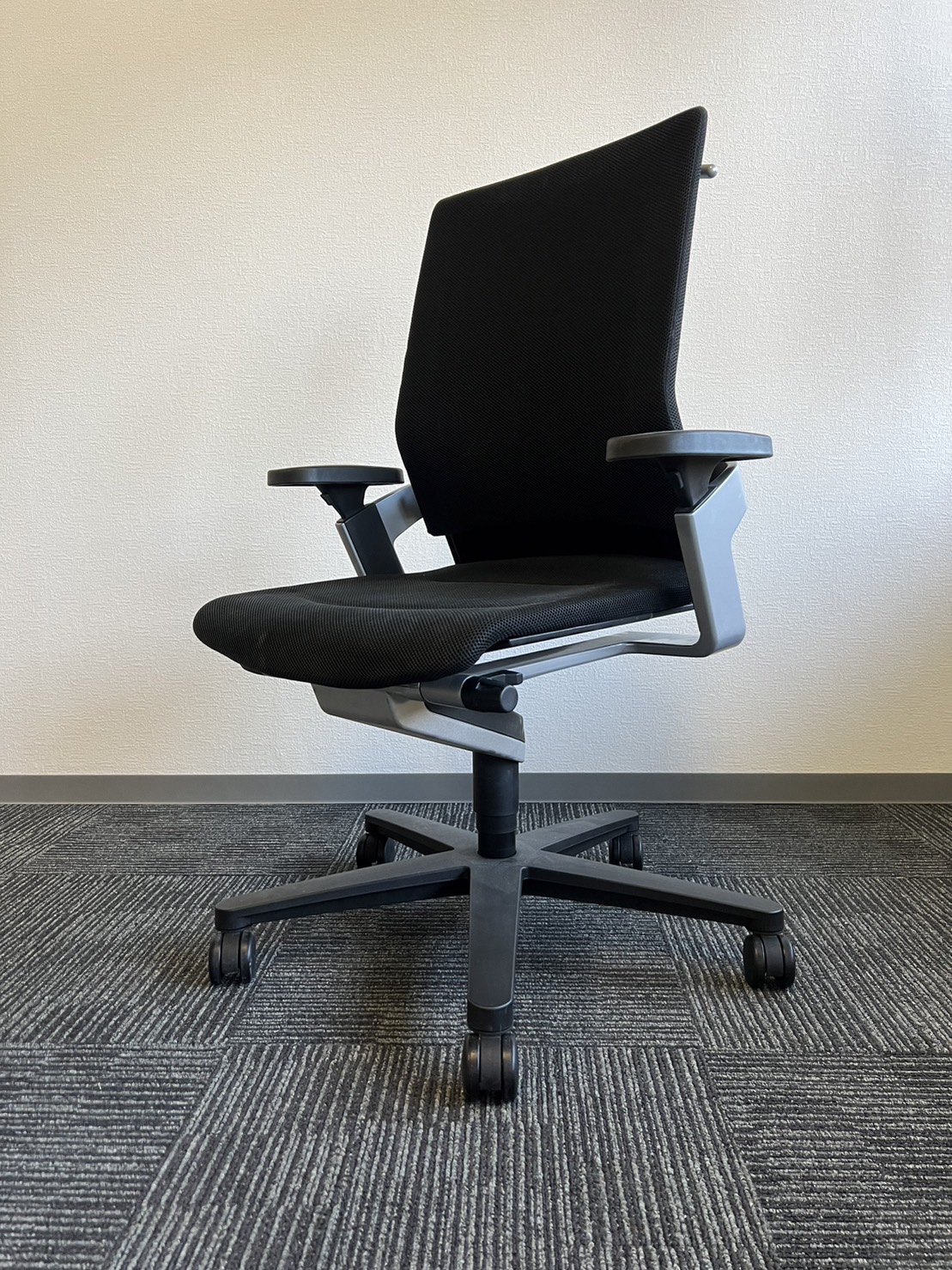 【入替セール】wilkhahn/ ウィルクハーン　ON　ハイバックアームチェア　3次元シンクロメカニズム　
                        ONチェア
                                    中古
            