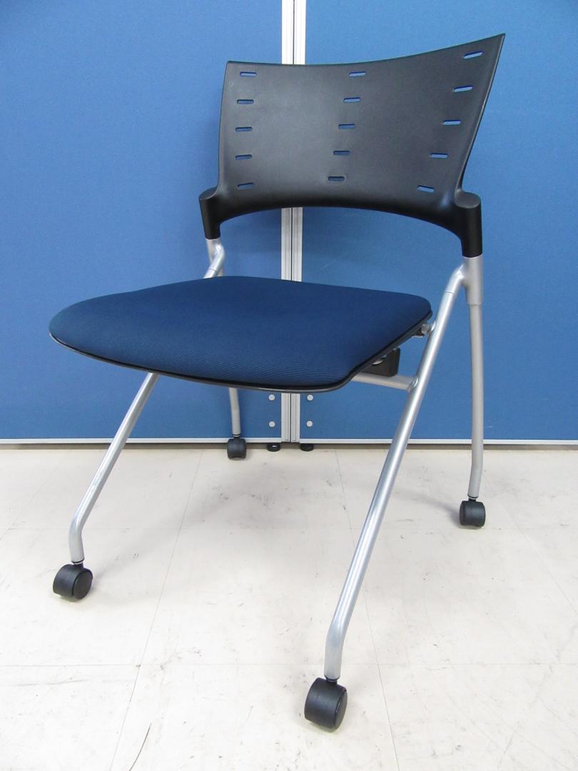 [大量入荷!!]イトーキ(ITOKI) MANOSS(マノス)チェア ネイビーブルー　落ち着いたカラーの会議用チェアです!!
                        マノスチェア
                                    中古
            