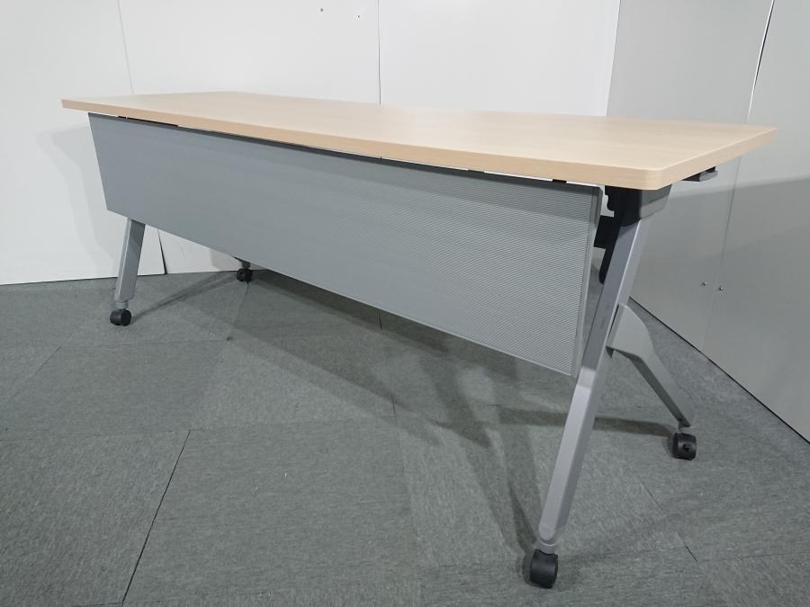 木目でオシャレ、しかも真っ直ぐに並べて片づけられるサイドスタックです！幅1800㎜　奥行600㎜
■オカムラ/フラプター/ナチュラル
                        フラプター
                                    中古
            