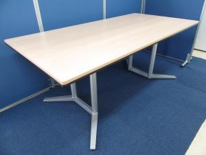 【3/10入荷！】【定価20万以上の高級感あふれるテーブル入荷！】オカムラ（okamura）ラティオⅡ　ミーティングテーブル　■色：ナチュラル　幅1800㎜