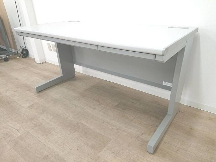 【定価約10万円】【人気の横幅1400ｍｍ平机の入荷です】■内田洋行　FEED　平机
                        FEED-N
                                    中古
            