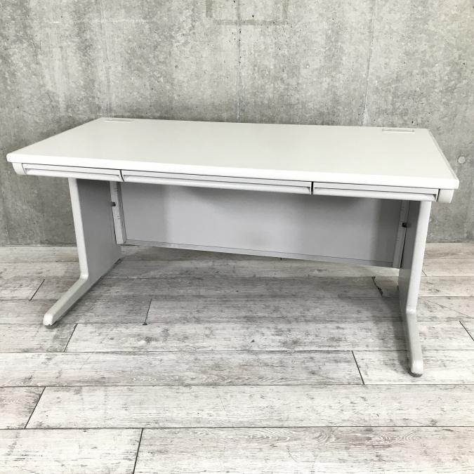 W1400mmのゆったりサイズ　オカムラ　スチールデスク　SDシリーズ　
                        SDシリーズ
                                    中古
            