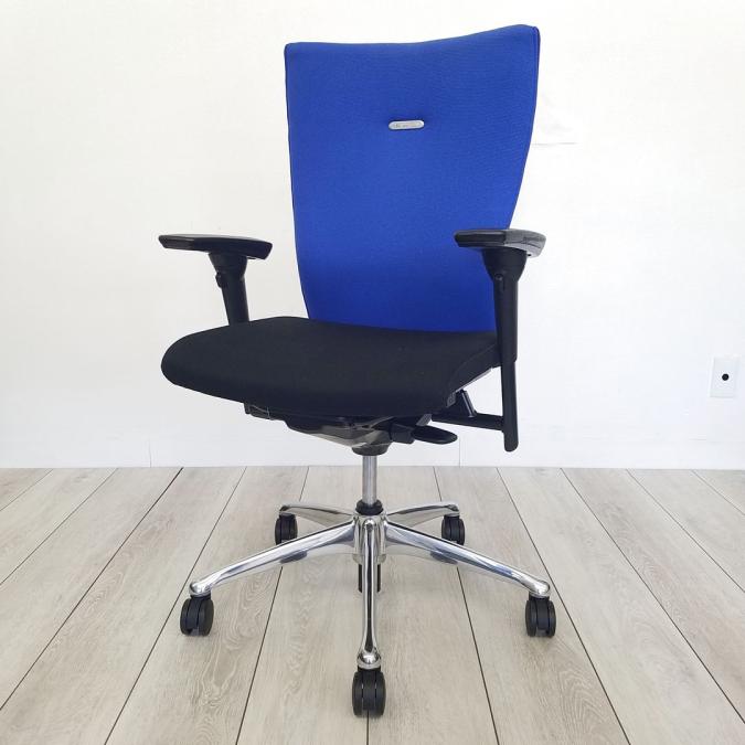 【10脚入荷】男性にお勧めなオフィスチェア入荷！中古　高級チェア　ハンガー付き　オフィスチェア　テレワーク用　オカムラ　okamura　フィーゴ　サイドファスナー　アジャストアーム
                        フィーゴ サイドファスナー
                                    中古
            