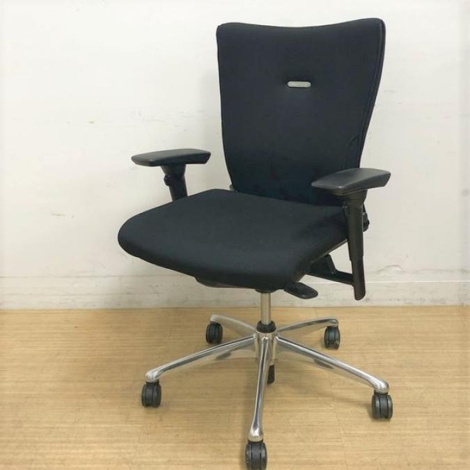 【在庫入替価格2%オフ】オカムラ　フィーゴチェア　サイドファスナー　アジャストアーム　ミドルバック　カラー：ブラック
                        フィーゴ サイドファスナー
                                    中古
            