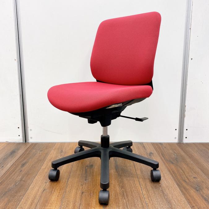 【¥5,900→¥4,100！】【情熱の色！コンパクト設計なチェア入荷！】イトーキ（ITOKI）トルテRチェア　ローバック仕様　■色：レッド　肘無し　【β2309】
                        トルテR
                                    中古
            