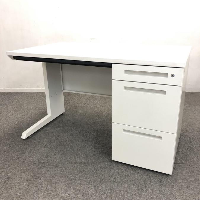 【2台限定！！】イトーキ製｜CZR｜人気のホワイト！オフィスを明るくしてくれます！片袖机　W1200　D700　H720
                        CZRデスク
                                    中古
            