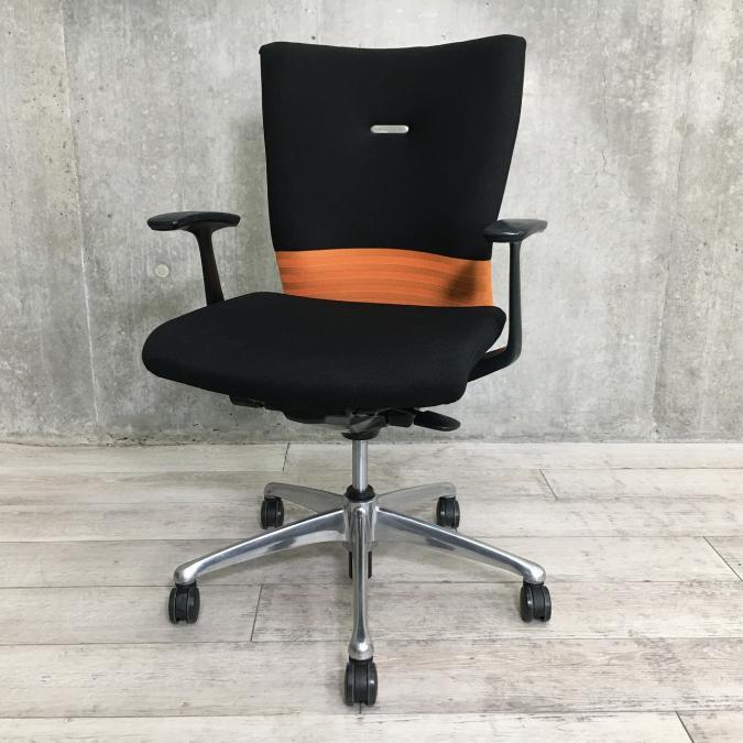 背もたれの帯がアクセント！【オレンジカラー】オシャレチェア入荷しました！【AF】A00884586
                        フィーゴチェア
                                    中古
            