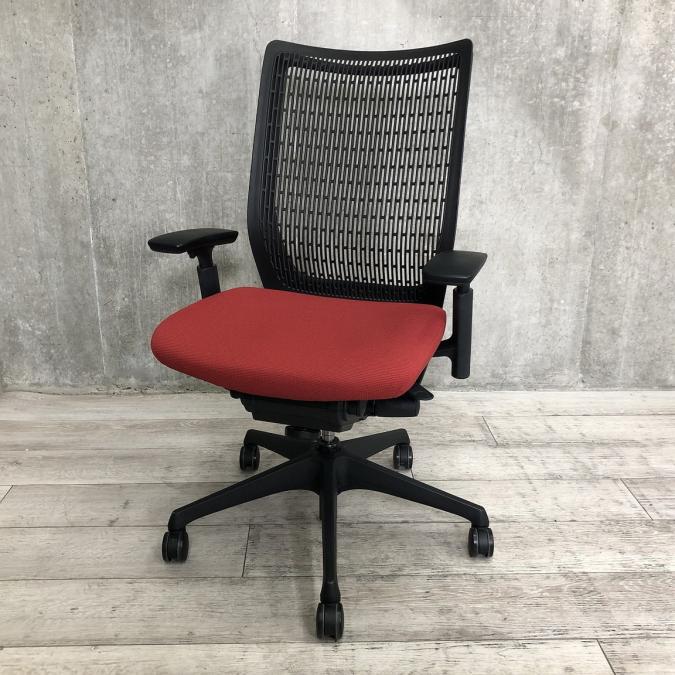 【AH】【ブラック×レッド】背面がプラスティックのメッシュ仕様でおすすめです
                        ヴィスコンテチェア
                                    中古
            