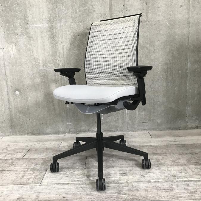 ■スチールケース/シンク(Think)/ライトグレー/3Dニット/ハンガー付き
                        シンクチェア（2015年以降モデル）
                                    中古
            