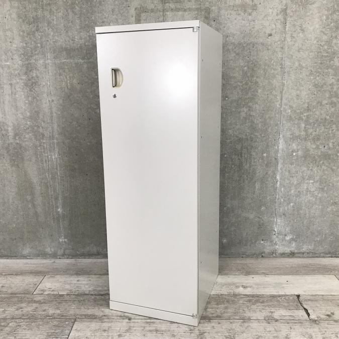 【４台入荷！】オフィスのデットスペースにいかがでしょうか！■オカムラ/片開き書庫/SA
                        SAシリーズ
                                    中古
            