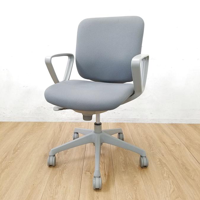 【シンプルなデザインでオフィスにマッチ！】オカムラ（okamura）CG-Rチェア　■色：グレー　固定肘付き
                        CG-Rチェア
                                    中古
            