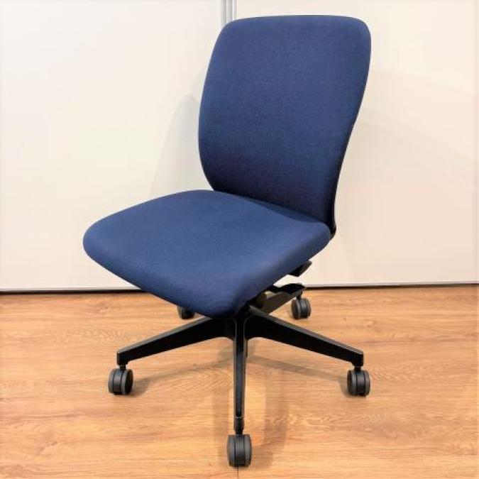 【限定4脚】【在庫入れ替えセール！】◆イトーキ（Itoki）　フルゴシリーズ　ダークブルー【国内メーカー製】
                        フルゴ
                                    中古
            