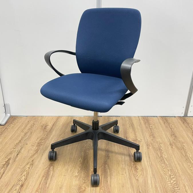 【限定4脚】イトーキ製　フルゴシリーズ　ネイビーブルー　肘付きローバックチェア！！【在庫入替品】
                        フルゴ
                                    中古
            