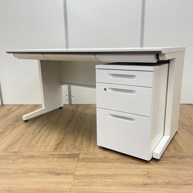 ※日焼けあり　ISシリーズ平机パーツ割れあり＋3段ワゴンのセット！大収納でデスクワークの味方！【パーツ割れ、日焼けありのため特別価格】
                        iSシリーズ
                                    中古
            