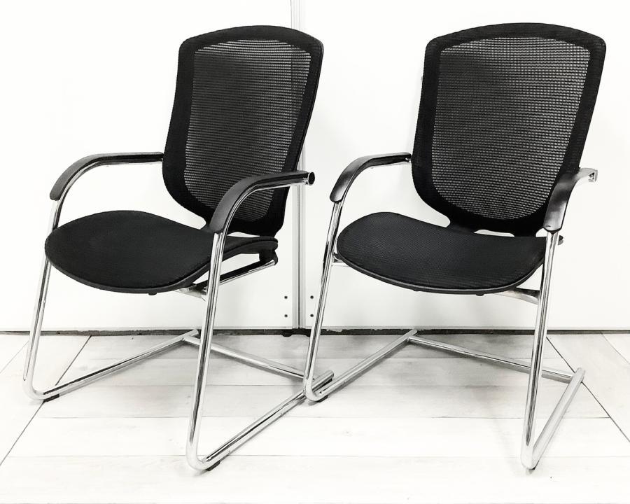 【KS】2脚セット　オカムラ大人気シリーズ！背面がメッシュ生地で通気性〇！
                        コンテッサチェア
                                    中古
            