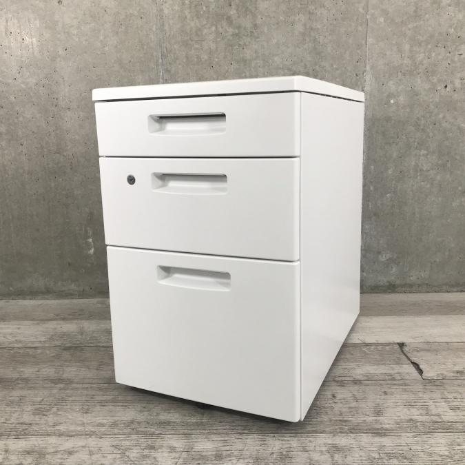 【12台入荷】【デスク下の収納】3段タイプ/キャスター付きで移動がらくらく/低いタイプ/キャビネット
                        BS+
                                    中古
            