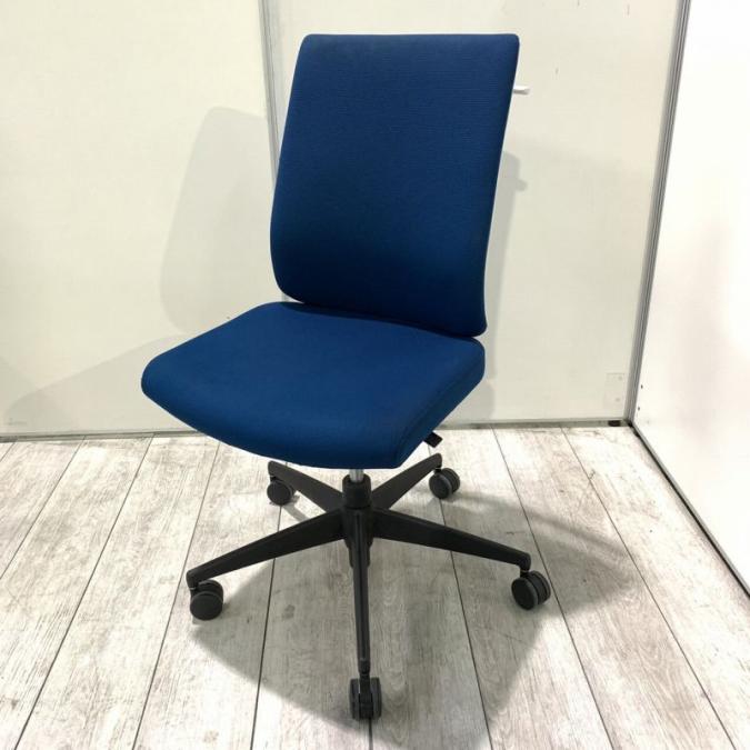 【6脚入荷】【在庫入替】コクヨ（KOKUYO）ウィザード2チェア　■色：ブルー（ターコイズブルー）ホワイトフレーム　肘無し
                        ウィザード2
                                    中古
            