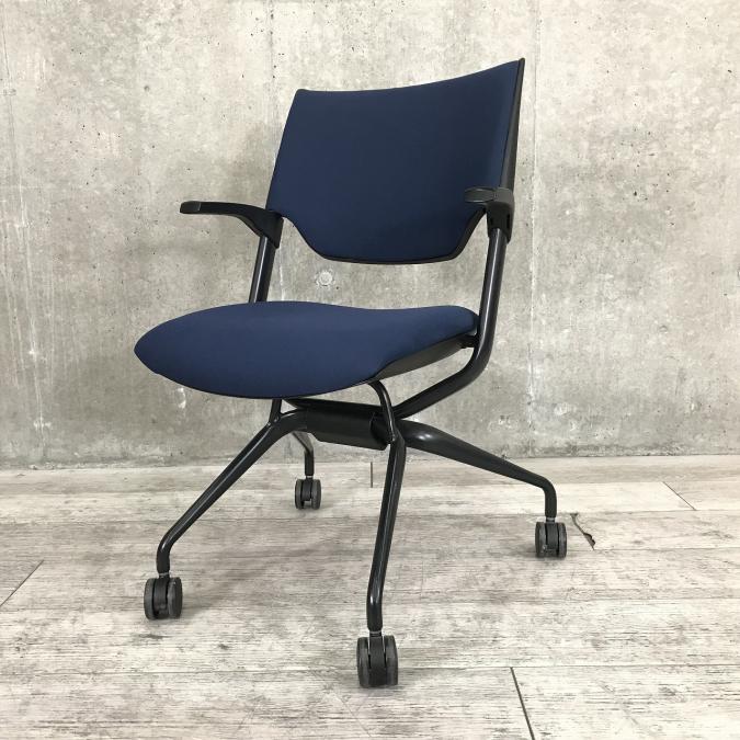 レクシブのネスティングチェアです！肘付き！収納に便利！【イトーキ　ネスティングチェア】
                        レクシブ
                                    中古
            