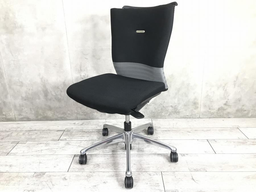 厚めのクッションが人気！ワンポイントカラーがおしゃれなオカムラ製の定番シリーズ！【J8】■オカムラ/フィーゴ/シームレスグレー　
                        フィーゴチェア
                                    中古
            