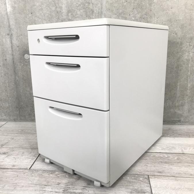 定番のニューグレー！キャスター付きのデスク下ワゴン！！オカムラ　段ワゴン　SD
                        SD
                                    中古
            