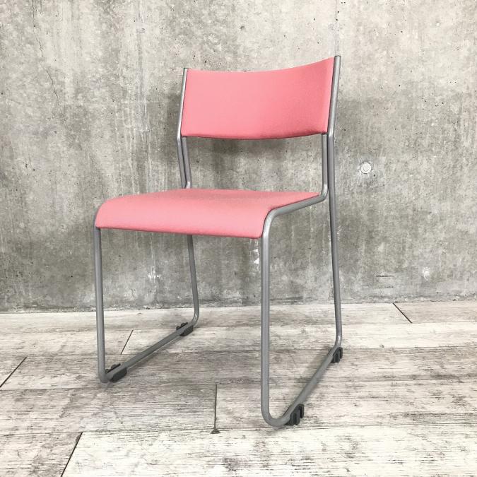 【会議室や休憩室にも！】ライオン製　スタッキングチェア　■色：レッド
                        その他シリーズ
                                    中古
            