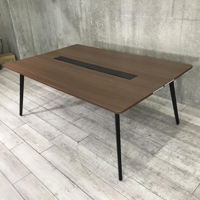 【1台入荷】内田洋行製の人気シリーズ「レムナ」LEMNAシリーズのテーブル入荷！中古　テーブル　会議　ミーティング　ZOOM　オフィス　飛沫防止　
                        レムナ
                                    中古
            
