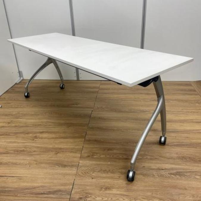 イトーキ製のサイドスタックテーブル！ホワイト天板のW1800サイズ！キャスター付きで移動に便利！【リリシュ２】
                        リリッシュ
                                    中古
            