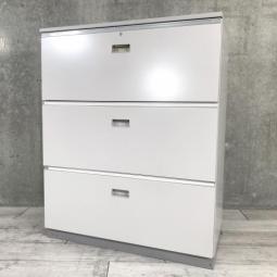 【定価約11万円】【人気シリーズの3段ラテラル書庫の入荷です】■イトーキ製　シンライン　両開き書庫