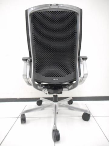 【2脚のみ】【在庫入替】【上質な座り心地を実現！】■オカムラ　デュークチェア　革張り ■最上級の品質！デザインと先進機能を高次元で共存！　事務椅子　役員椅子　士業
                        デュークチェア
                                    中古
            