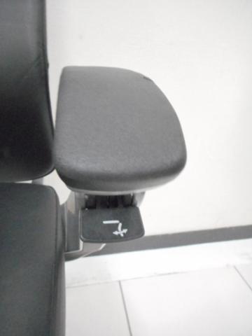 【2脚のみ】【在庫入替】【上質な座り心地を実現！】■オカムラ　デュークチェア　革張り ■最上級の品質！デザインと先進機能を高次元で共存！　事務椅子　役員椅子　士業
                        デュークチェア
                                    中古
            