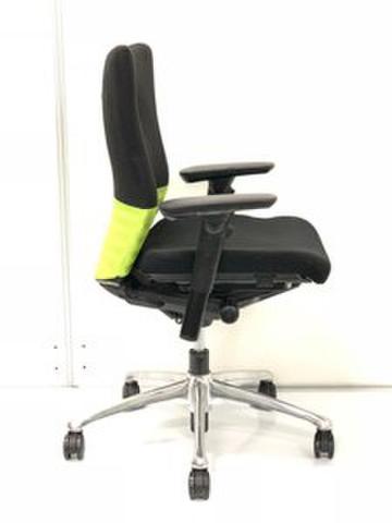 【3脚限定】オカムラ製｜フィーゴチェア｜機能美あふれるデザイン、快適な座り心地と使いやすさを徹底追及して開発されたチェアです！
ブラック×グリーン フィーゴチェア   中古 