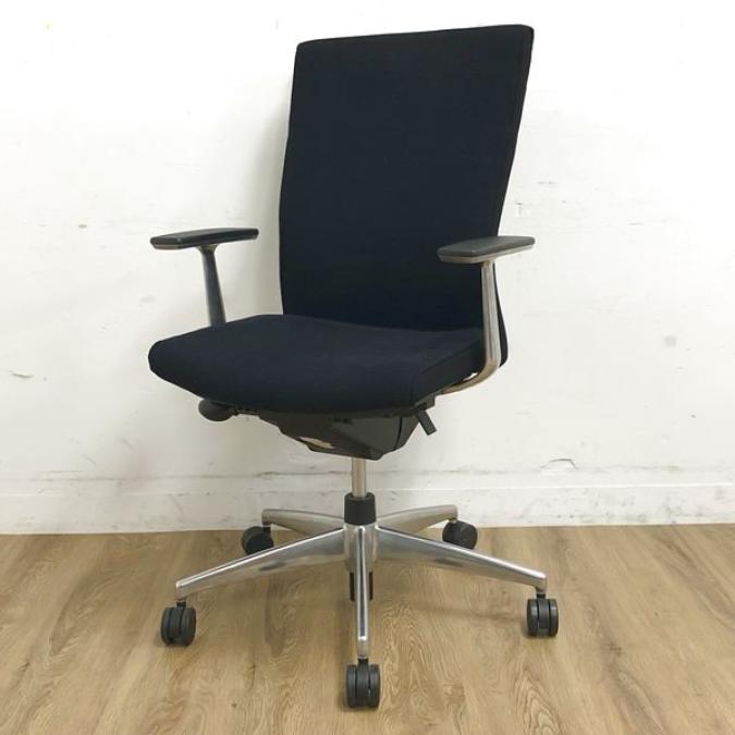 GOOD DESIGN　コクヨ　プント　張地はハイグレードタイプのブラック　T型肘
                        プント
                                    中古
            