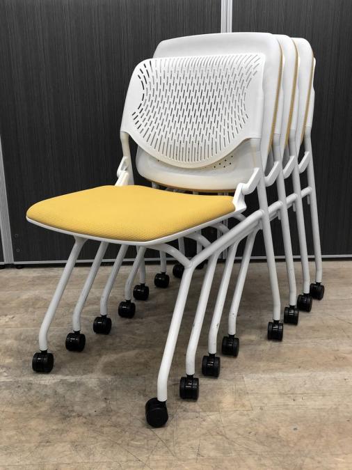 【4脚セット10％OFF！！】明るいオフィスづくりに！
■オカムラ/ネスティングチェア/ルナ/イエロー
                        ルナ
                                    中古
            