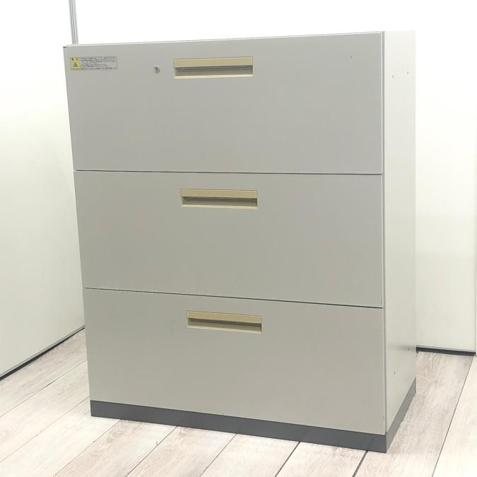 【見た目を気にしなければお買い得！】■国産メーカー！内田洋行製！　HSシリーズ　3段ラテラル書庫【安定感抜群の使いやすさ！】　※取手部分に日焼け有り【日焼けも一つの味わいです】
                        HSシリーズ
                                    中古
            