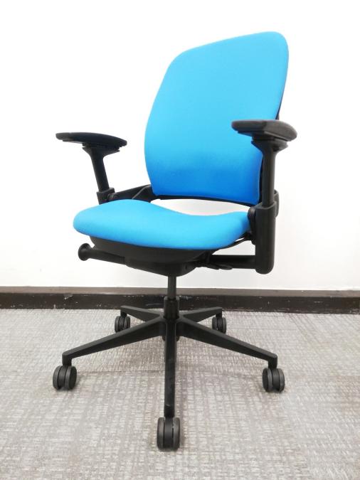 【6脚入荷いたします！】スチールケース製　リープチェアV2
                        リープV2
                                    中古
            