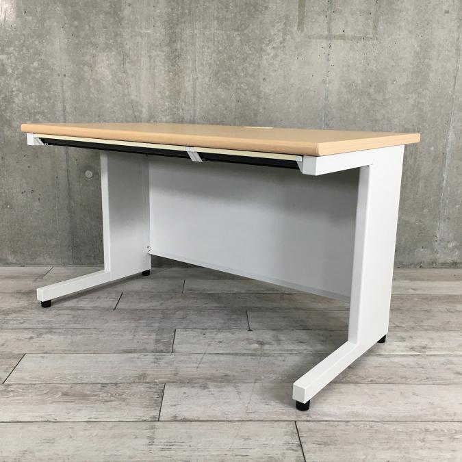 【いま流行りのナチュラルカラー！】■プラス製　平デスク　W1200mm　天板：木目柄
                        フラットライン
                                    中古
            