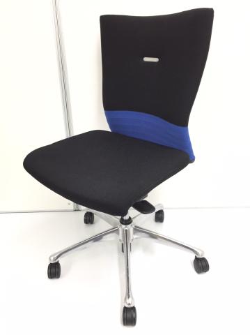 【快適な座り心地で作業効率アップ！】■オカムラ　フィーゴチェア　可動肘付　シームレスタイプ　ブルー