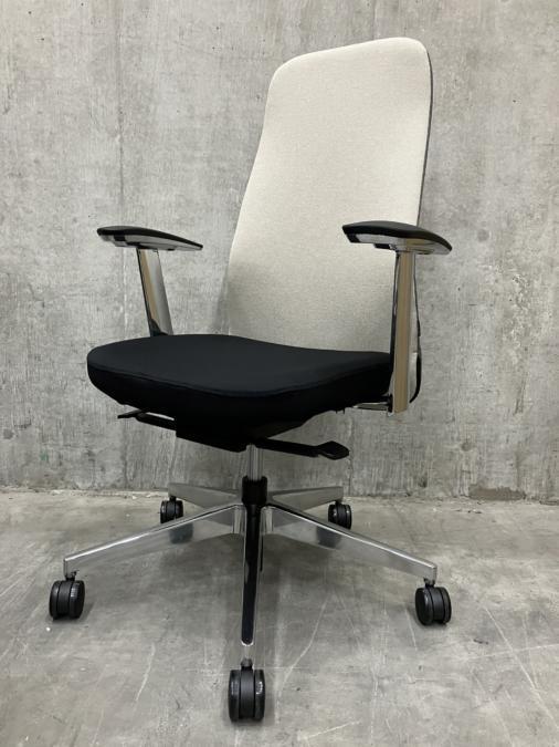 約90％の素材が再生利用可能なエコチェア！　オフィスバスターズオリジナルチェアが遂に完成！　弊社使用欄【A00847426】
                        その他シリーズ
                                    新品
            