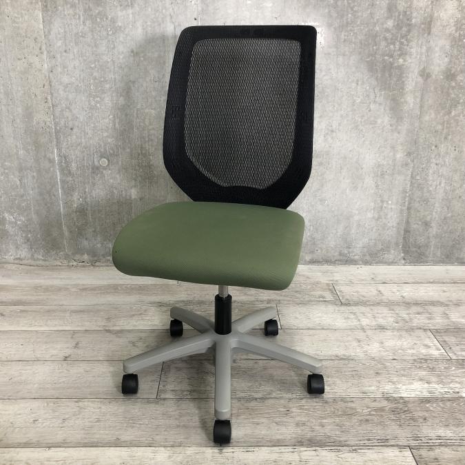 【あと1脚】メッシュブラック&座面グリーン！定番オフィスチェアコルト（Colt）※肘掛け無し仕様◆イトーキ製【RP】
                        コルト
                                    中古
            