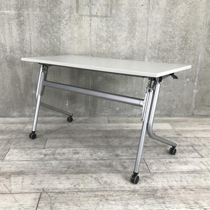 簡単に折りたたみ出来ます！幕板無のためお買い得！W1200タイプ
■オカムラ/ネスティア/サイドスタックテーブル/グレー
                        ネスティア
                                    中古
            