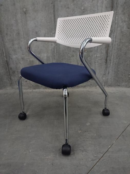 【海外製おしゃれチェア！】座り心地いいチェア【海外メーカー】
                        ビザロール
                                    中古
            