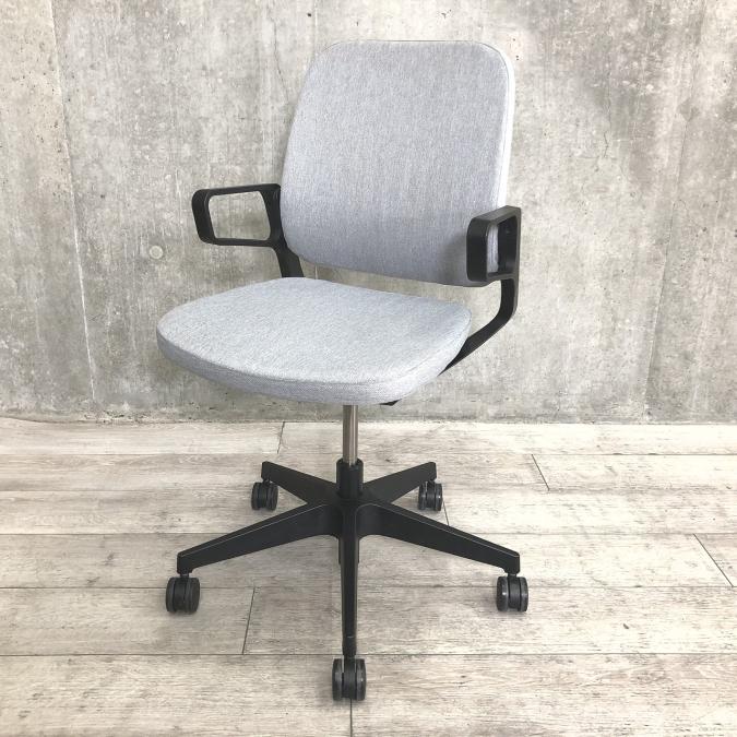 【2019年製】落ち着いた色味が人気のミーティングチェア
                        レヴィ
                                    中古
            