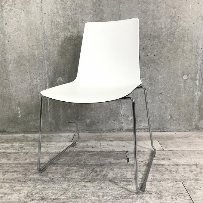 【スッキリとしたデザイン！】■wiesner hager（ウィスナーハーガ　linkage（リンケージ）　ミーティングチェア　
                        その他シリーズ
                                    中古
            