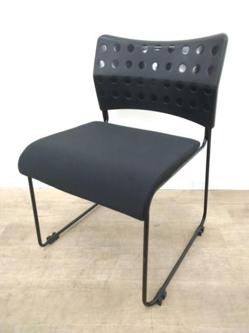 【定価約5千円】【ブラックカラーのスタッキングチェアの入荷です】■その他メーカー　スタッキングチェア
                        その他シリーズ
                                    中古
            